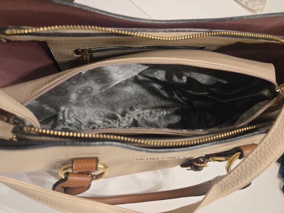 Duża torebka Michael Kors beżowa z kosmetyczką