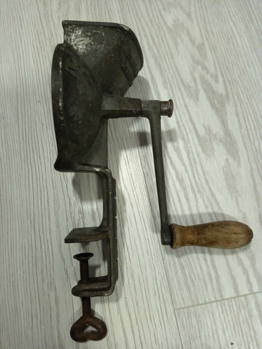 Zabytkowa maszynka do tarcia SOLAR