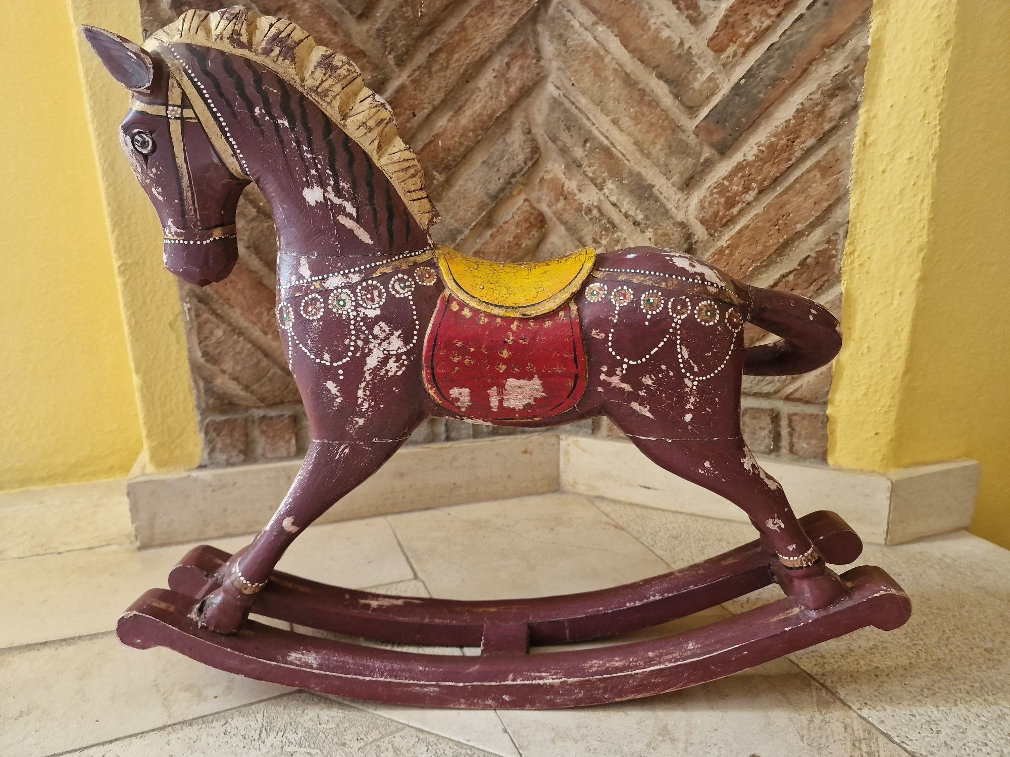 Cavalo em madeira baloiço antigo