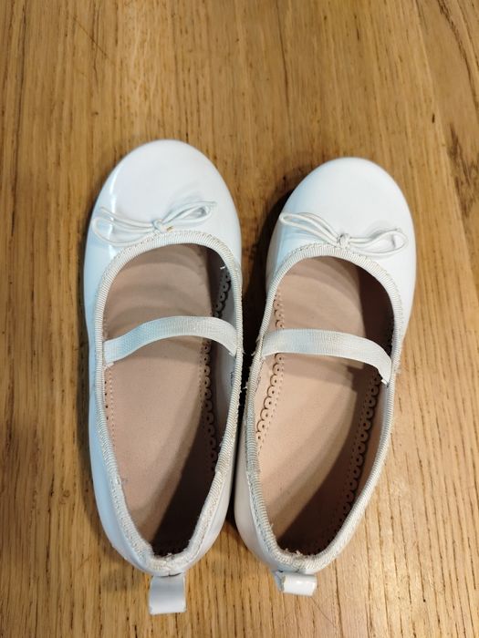 Białe balerinki lakierki H&M 29