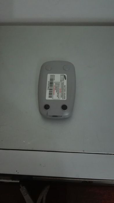 Telemóvel Samsung Z105(apenas os acessórios).