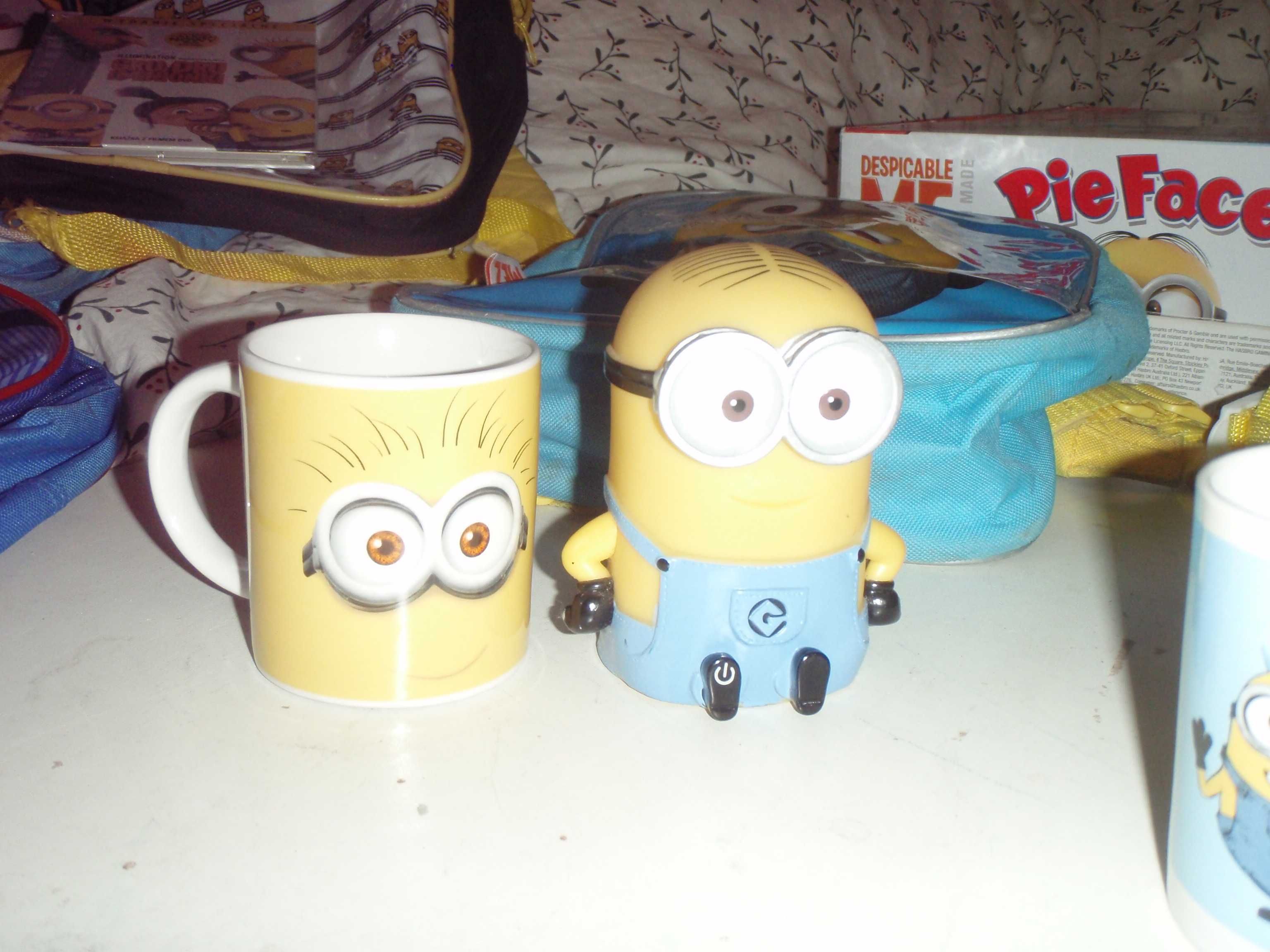 MINIONKI - super zestaw plecak, kubek, lampka, film
