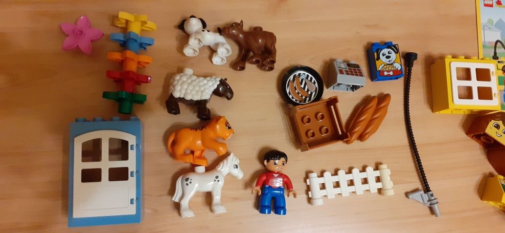 Zestaw Lego Duplo figurki, zwierzęta, kwiatki, podstawki, okna, straż