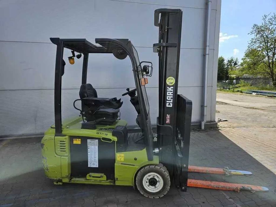 Електричний триопорний навантажувач CLARK GTX18 (висота підйому 5,5 м)