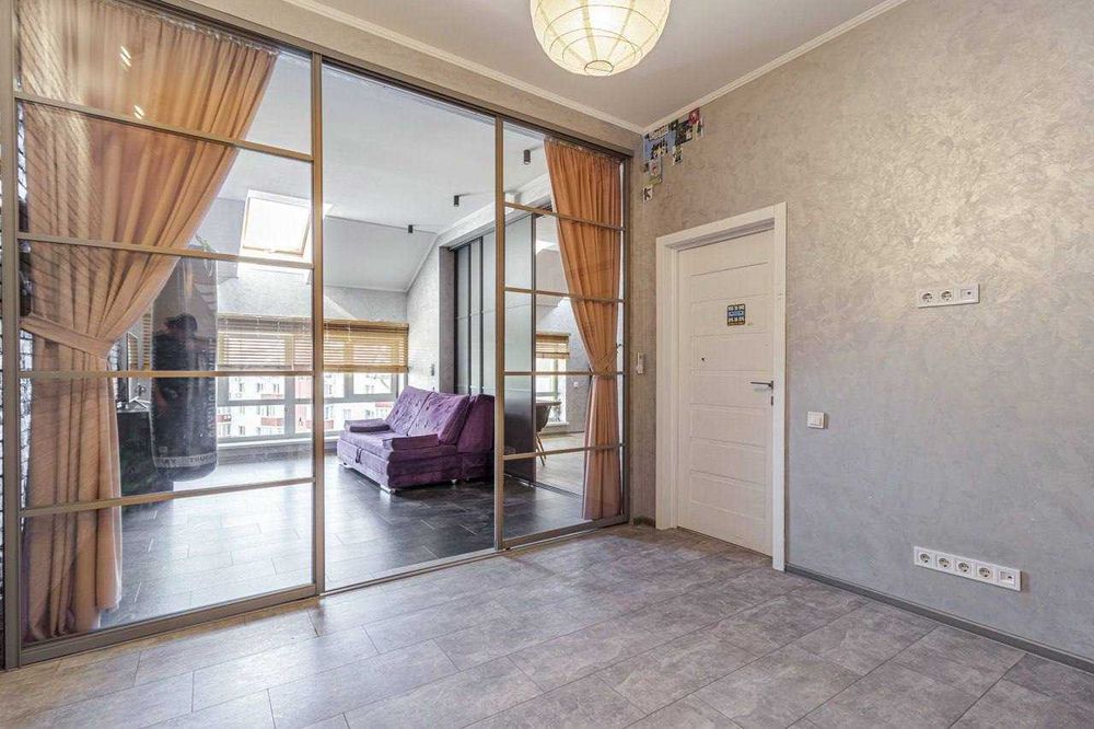 Продаж 3к квартири 98 кв. м в ЖК хотів