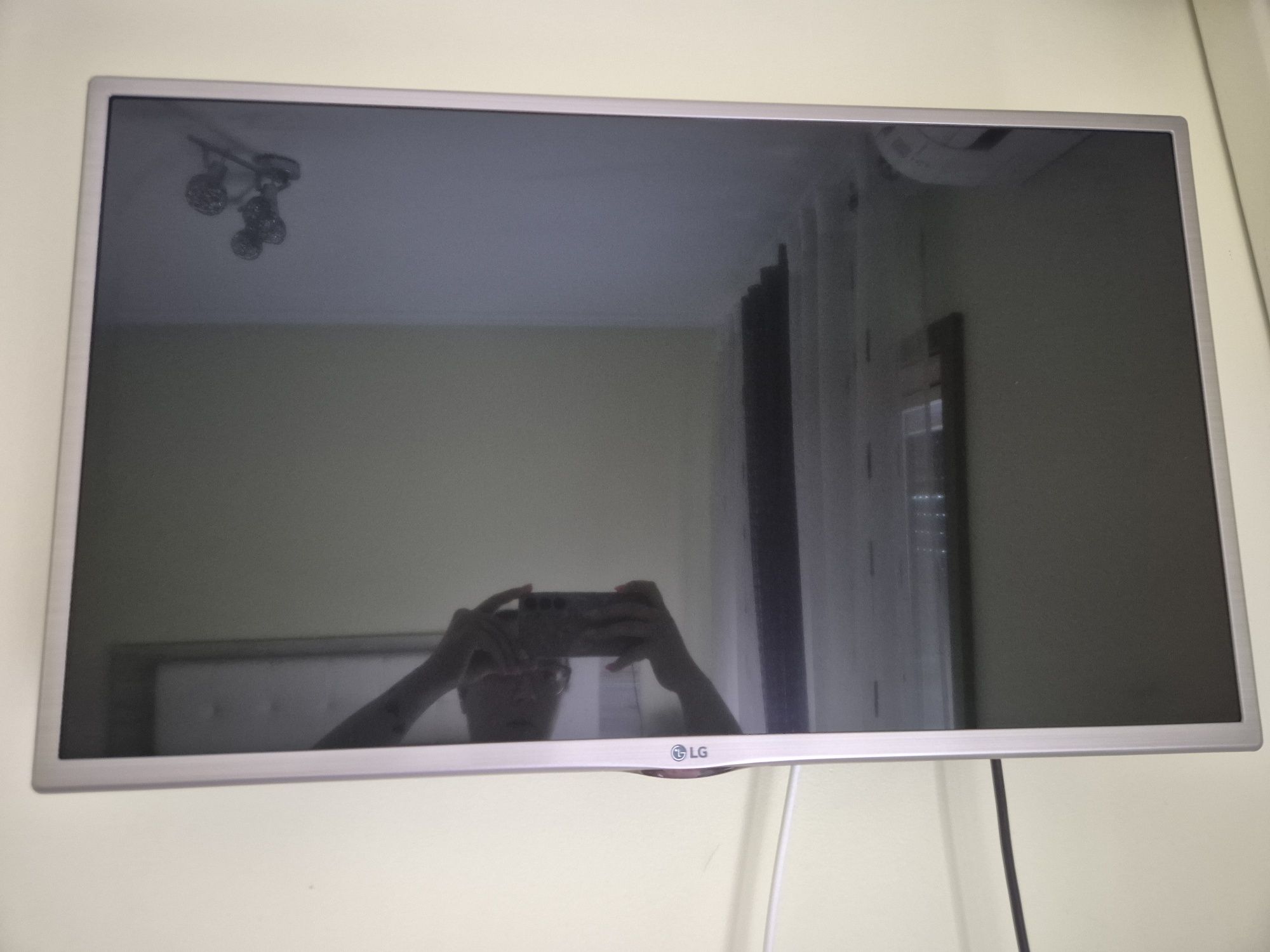 Tv Lg 32" sem pés