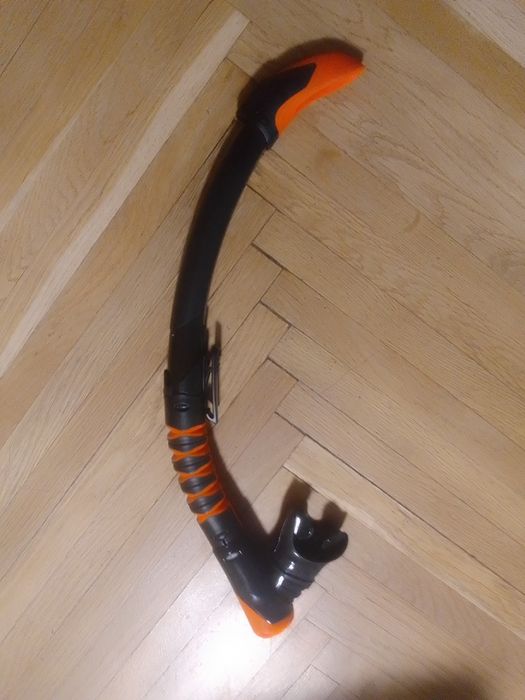 Окуляри для плавання та трубка .