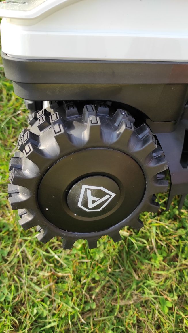 Kosiarka automatyczna Ambrogio Twenty Elite S+ do 1300m2 Robot koszący