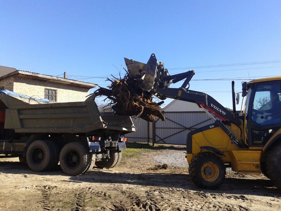 Зрізання Видалення дерев Чищення ділянок Демонтажні Земляні роботи.