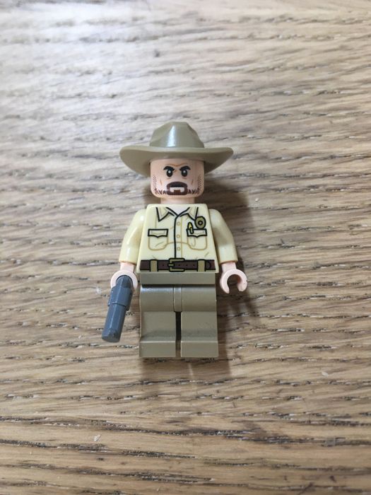Lego Stranger Things Jim Hopper 75810