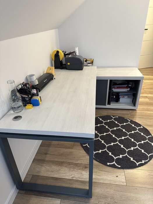 Solidne biurko narożne