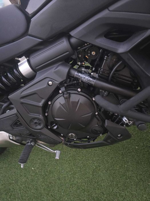 Kawasaki Versys 650 – Ano 2024 – Preta | Como Nova!