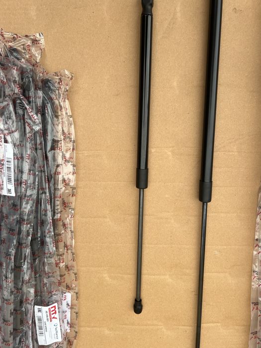 Нові амортизатори ляди і капоту