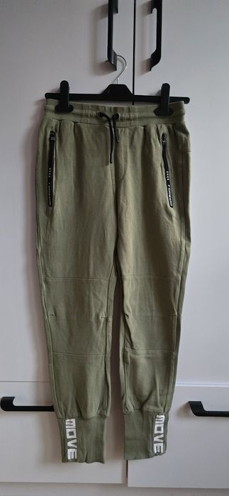 152 Reserved spodnie dresowe