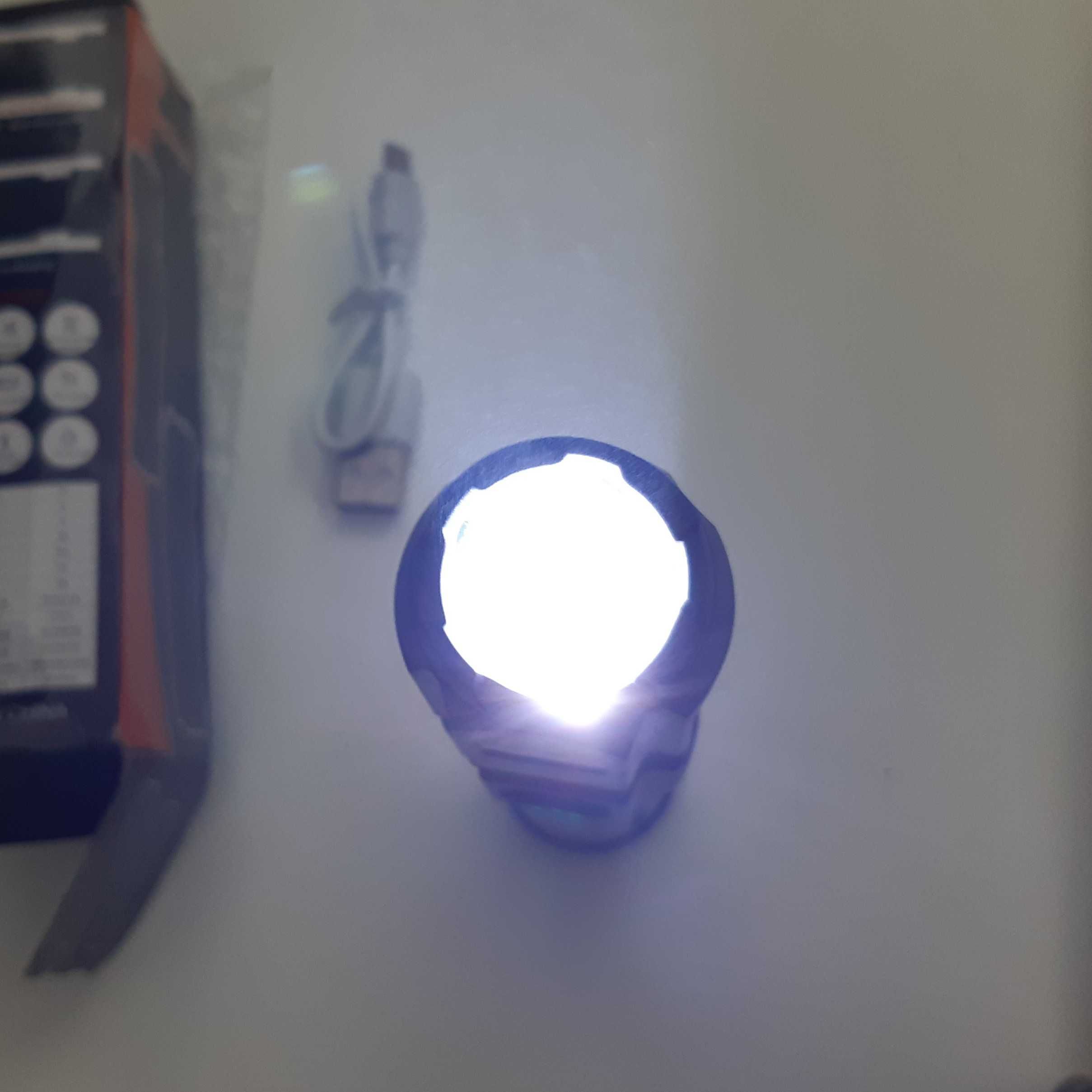 Potente Lanterna d Mão LED Zoom USB Bateria Embutida Recarregável Nova