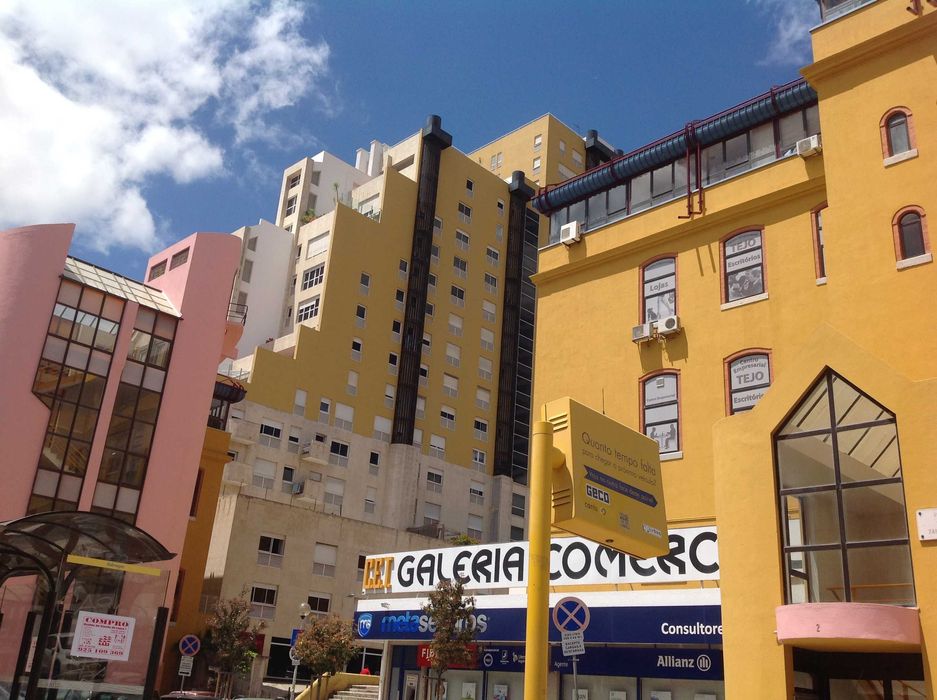 T1 com estacionamento e arrecadação: Apartamento curta/longa duração