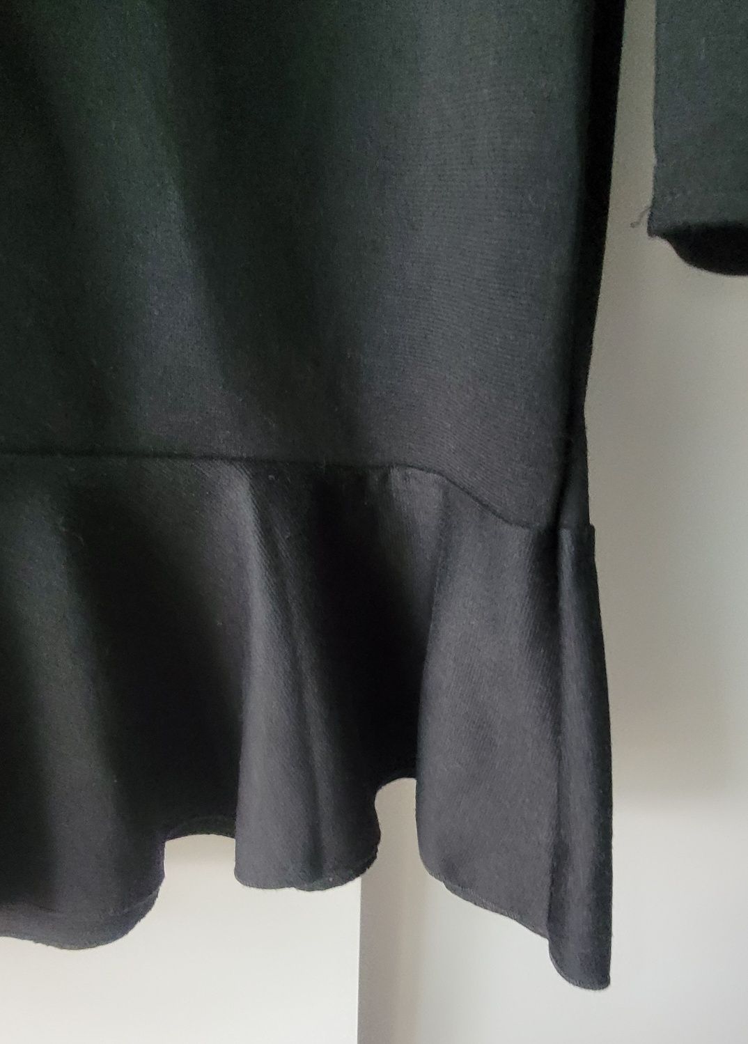 ASOS czarna sukienka z falbaną baskinka XL/XXL