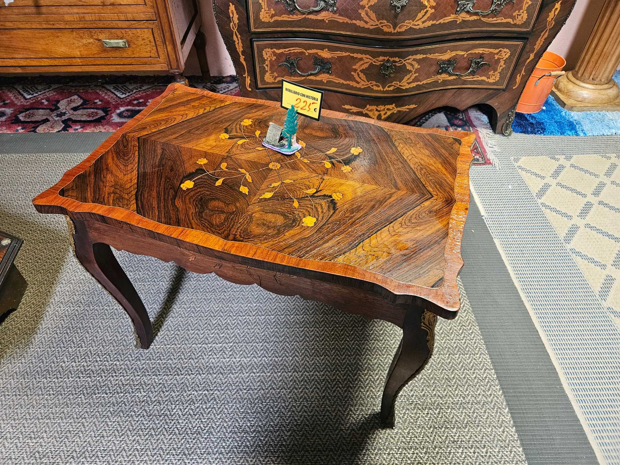 Mesa de centro antiga em madeira - Restaurada