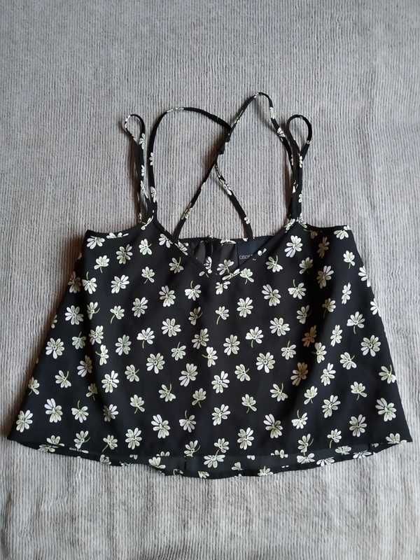 Crop top na ramiączkach w kwiaty