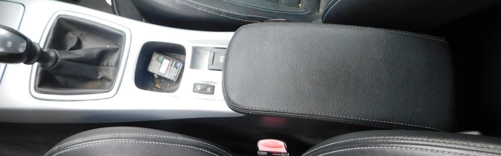 podłokietnik skóra RENAULT LAGUNA III tunel