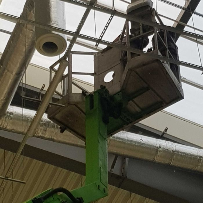 Usługi podnośnikiem koszowym.kosz .zwyzka .wynajme podnasnika