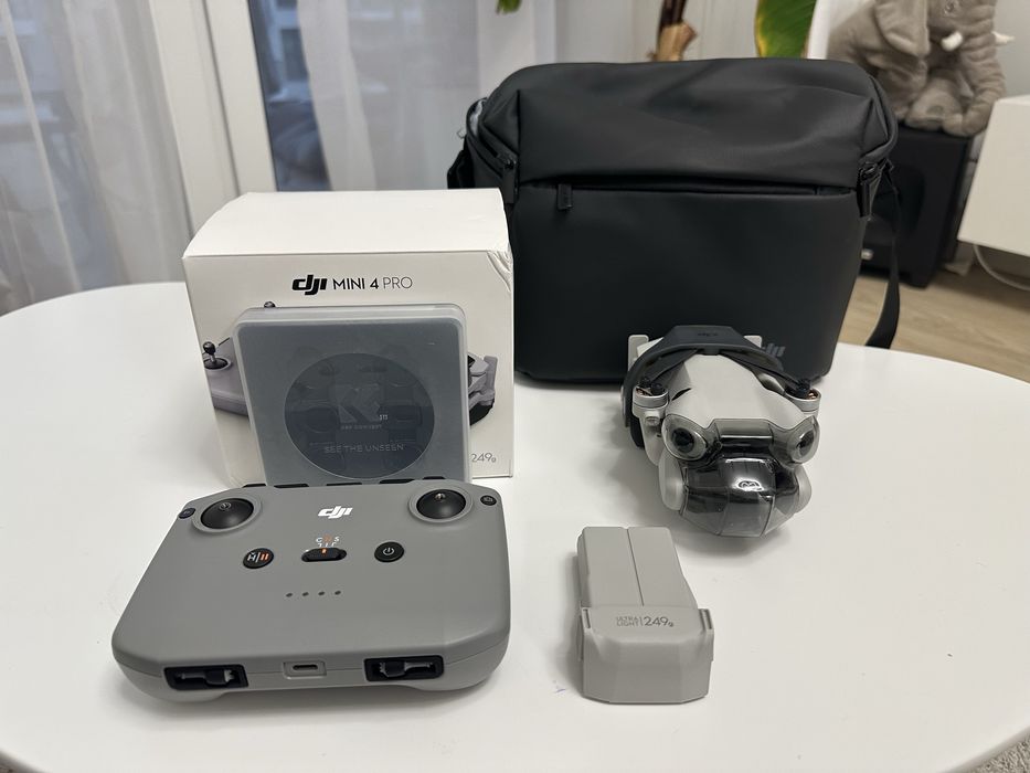 Mini 4 Pro, jak nowy, baterie 2 i 7 cykli, care do sierpnia, filtry