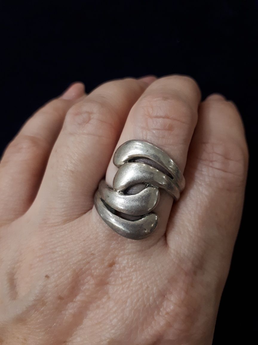 pierścionek srebrny fale