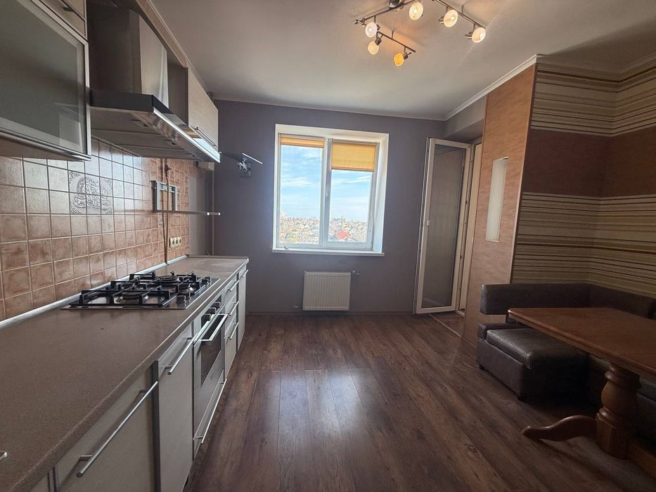 1но комнатная квартира 47 кв метров Вузовский. Кирпичный дом