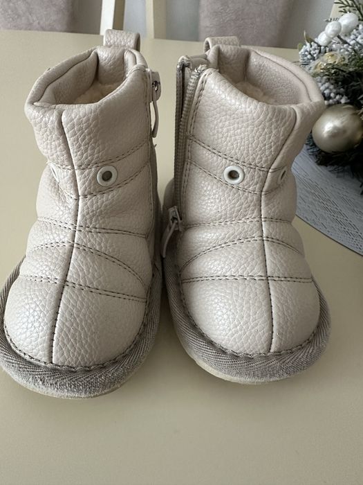 Зимове взуття 19р-12см/шапка zara