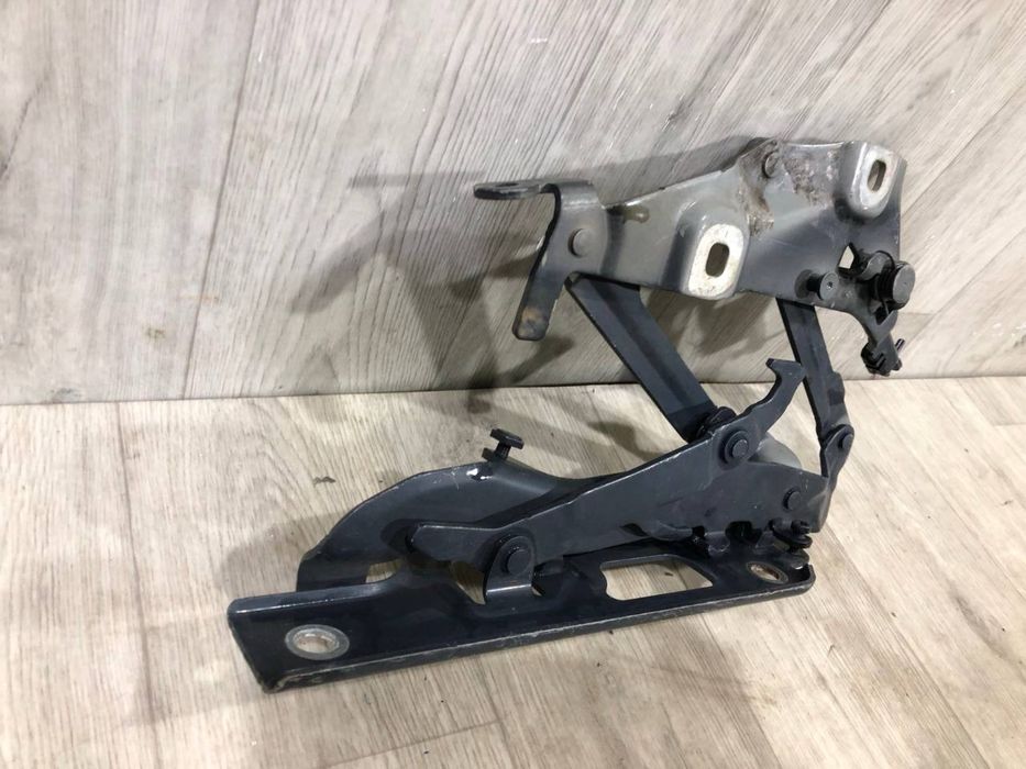 Петля капота левая Audi A6 C7 (2014-2018 г.) кріплення капоту