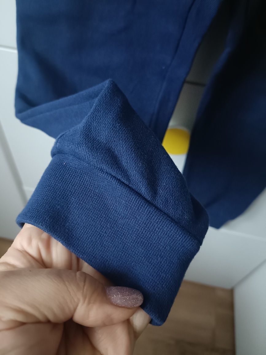 Granatowe spodnie dresowe kieszenie ściągacze bawełna pętelkowa r.134