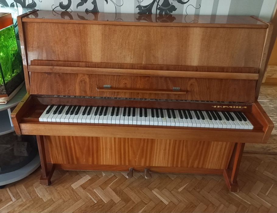 Віддам безкоштовно піаніно Україна