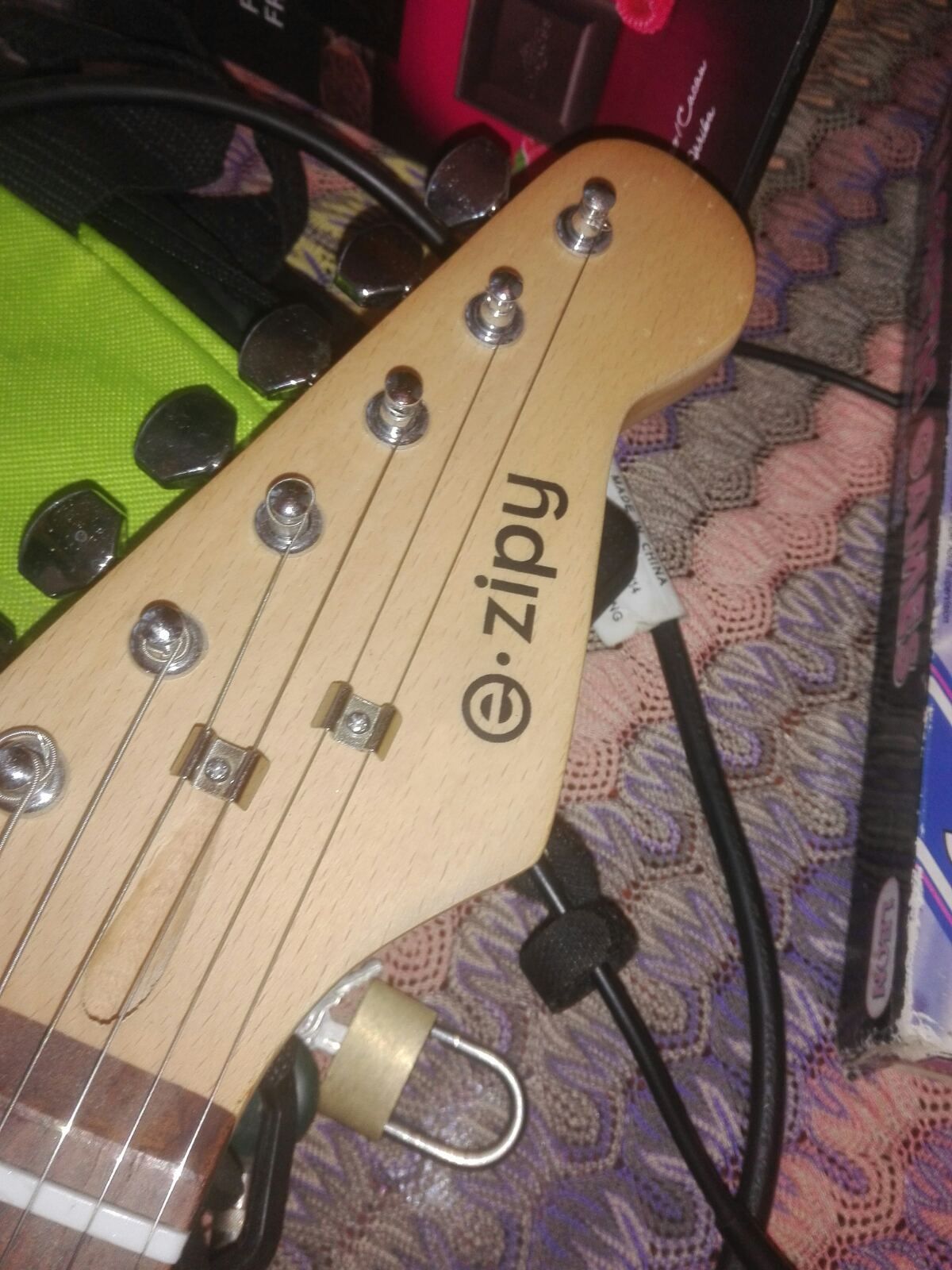 Гітара e zipy з колонкою