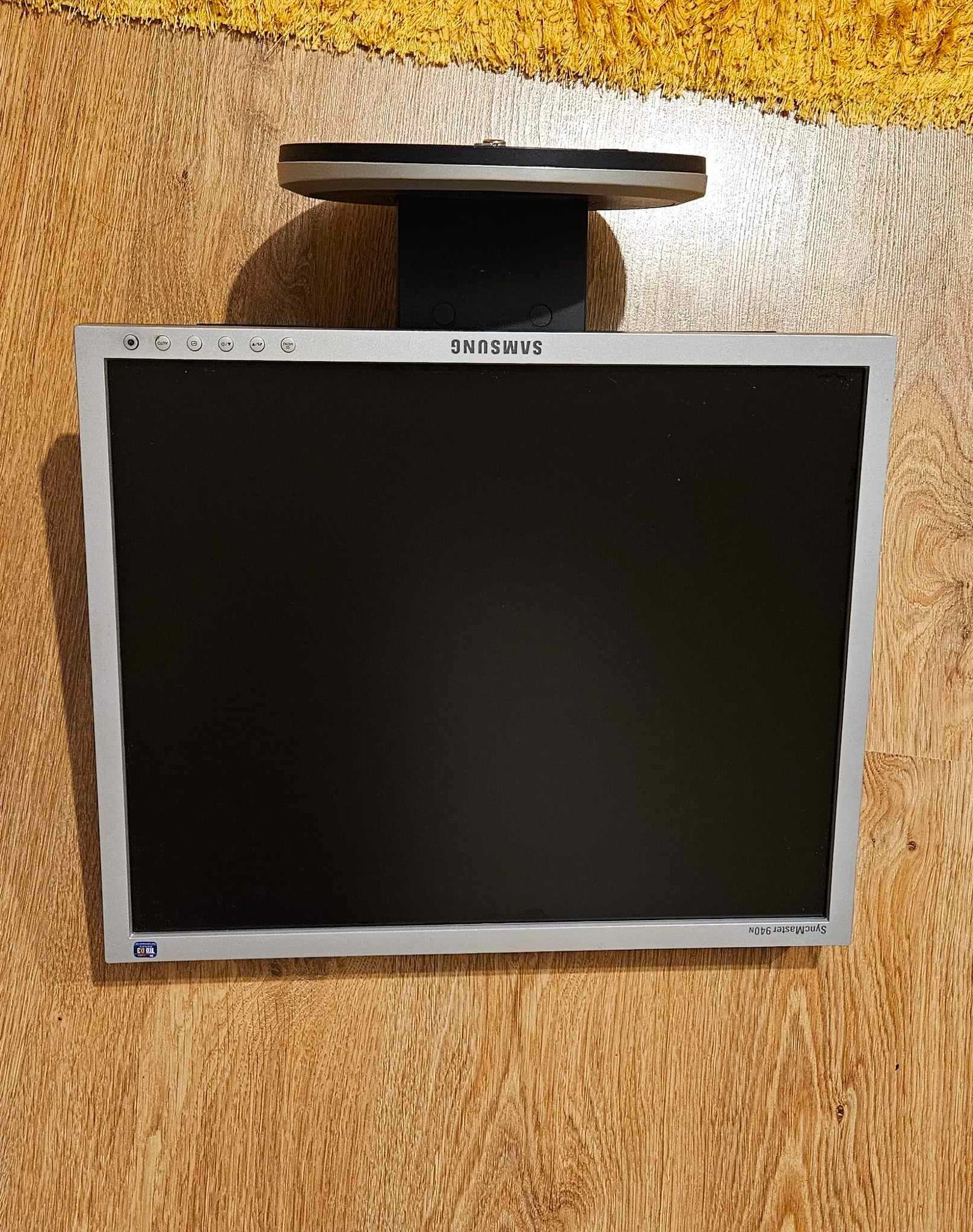 Monitor Samsung z pudełkiem  SyngMaster 940 N