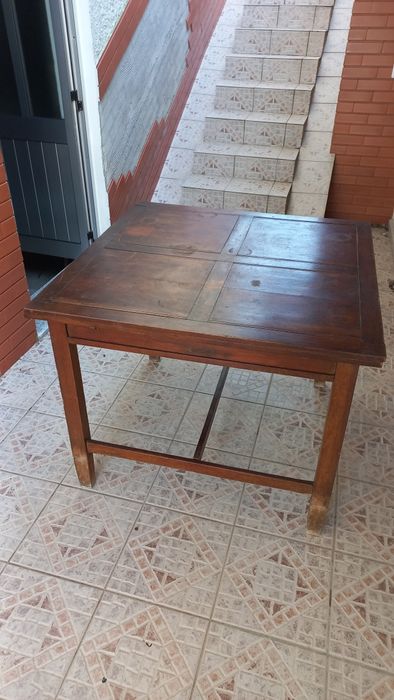 Mesa elástica antiga