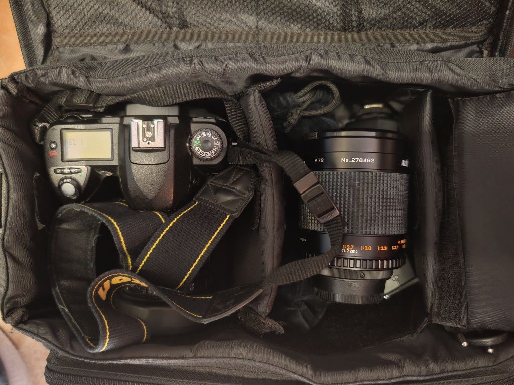 Nikon D70 Plus 2 obiektywy i lampa
