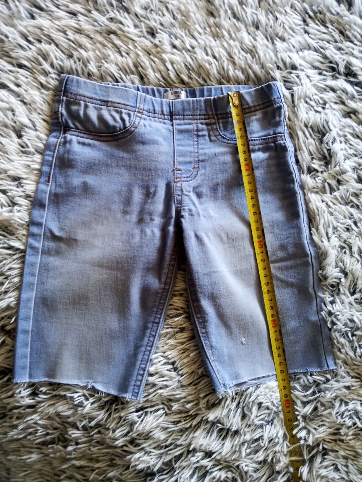 Krótkie spodenki szorty przed kolano 134 miękki jeans