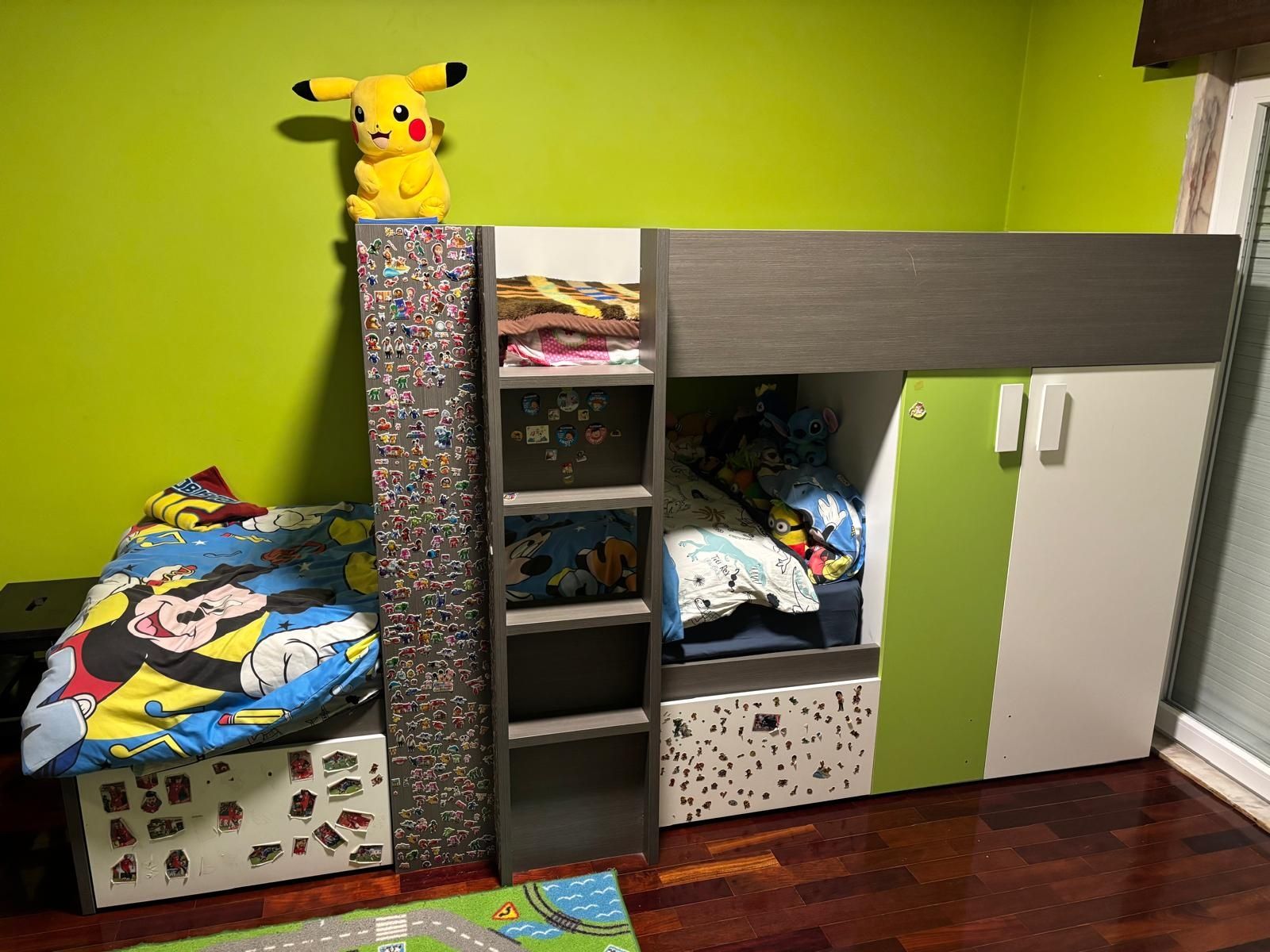 Cama criança com colchões