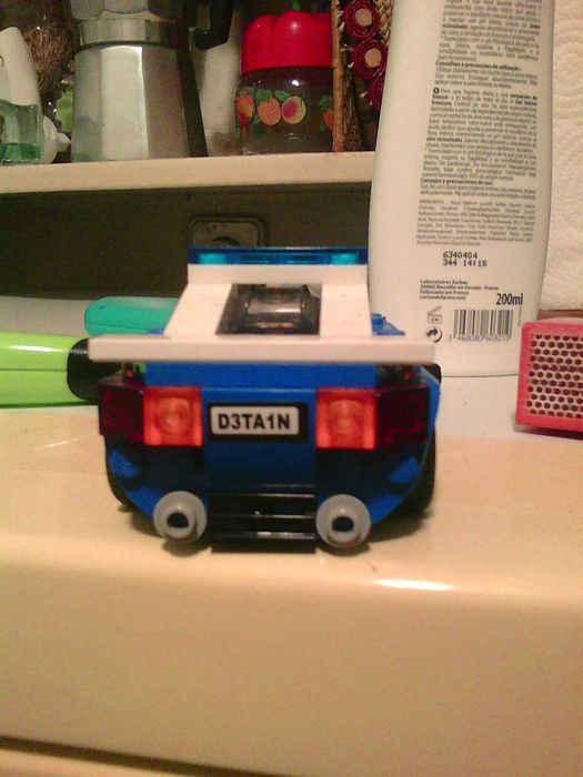 d3ta1n lego carro policia  azul incompleto