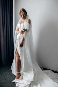 Весільна сукня  • Стан: 9 з 10*  Сукня дуже зручна* Розмір: М-Л,