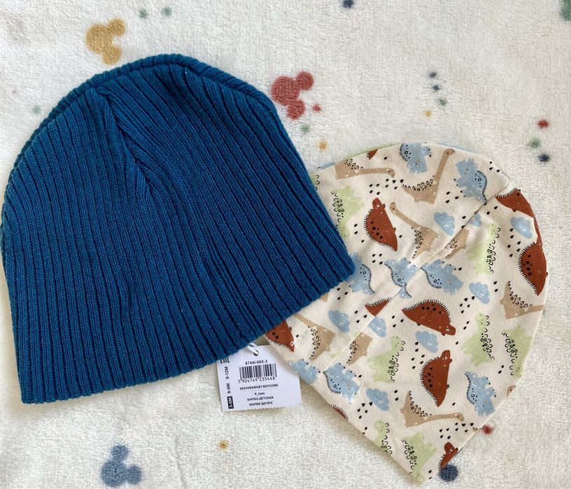 Zestaw 2. nowych czapeczek niemowlęcych w dinozaury wiosna 3-6 mies.