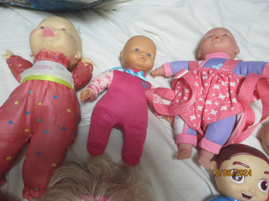 13 bonecos ( tamanho médio 30 cms )