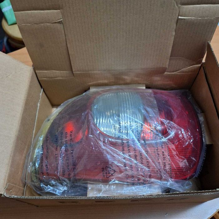 Faroim Traseiro Esq. Citroen Xsara Picasso