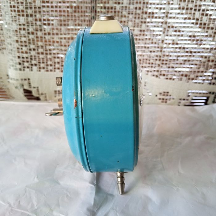 Янтарь 4 камня механические часы, будильник ссср