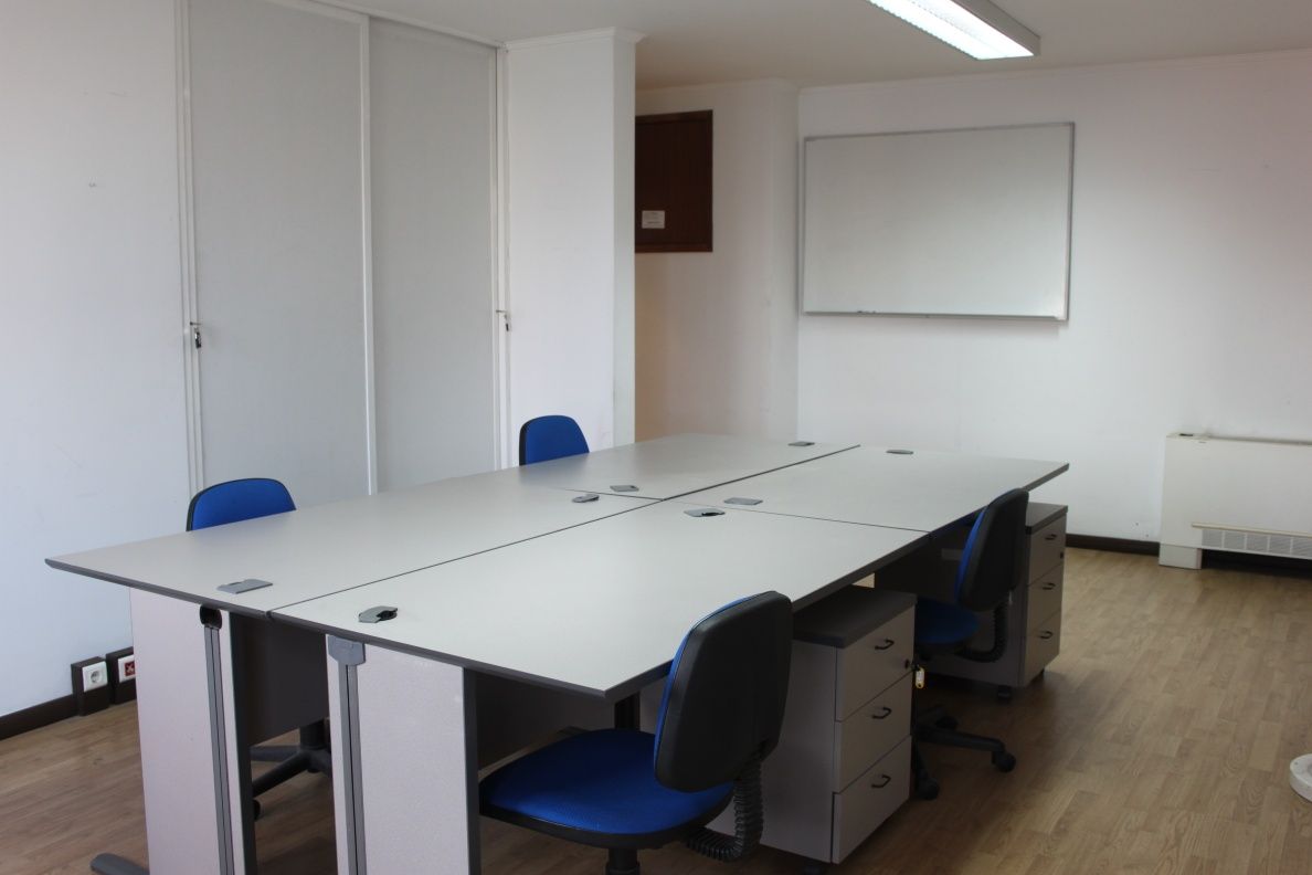 Secretaria de escritório cinzenta 142x80x75