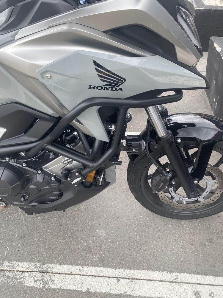 Vende se Honda NC 750x rig. nova com Full extras