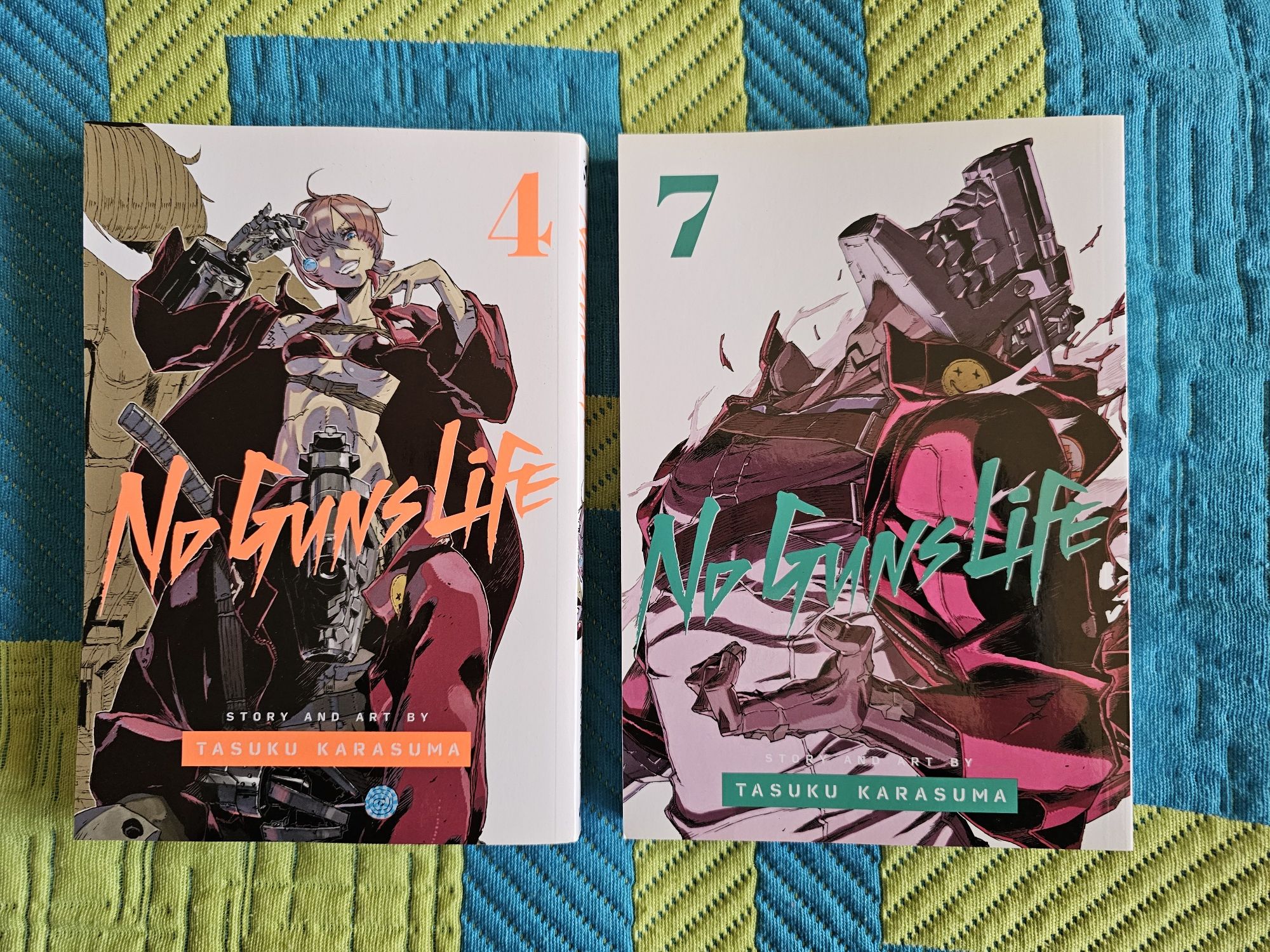 No Guns Life Manga Volume 4 & 7 Inglês
