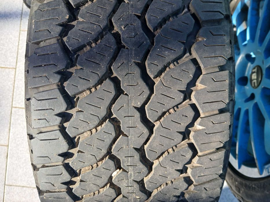 Jantes com pneus em bom estado