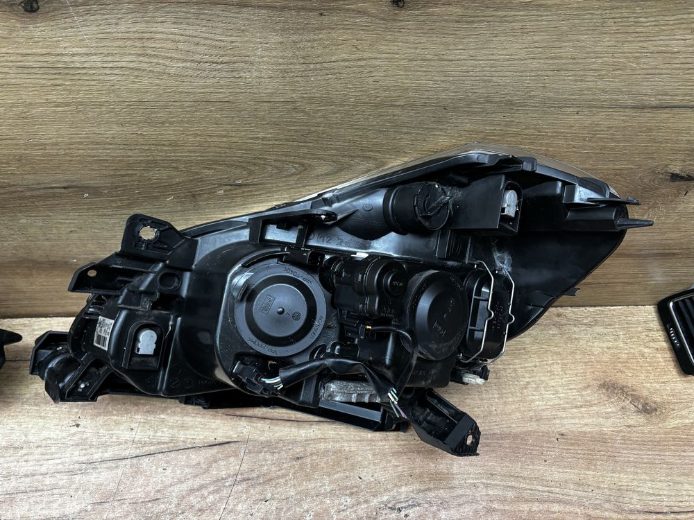 Lampa/reflektor przedni lewy prawy Renault Clio 3 Xenon