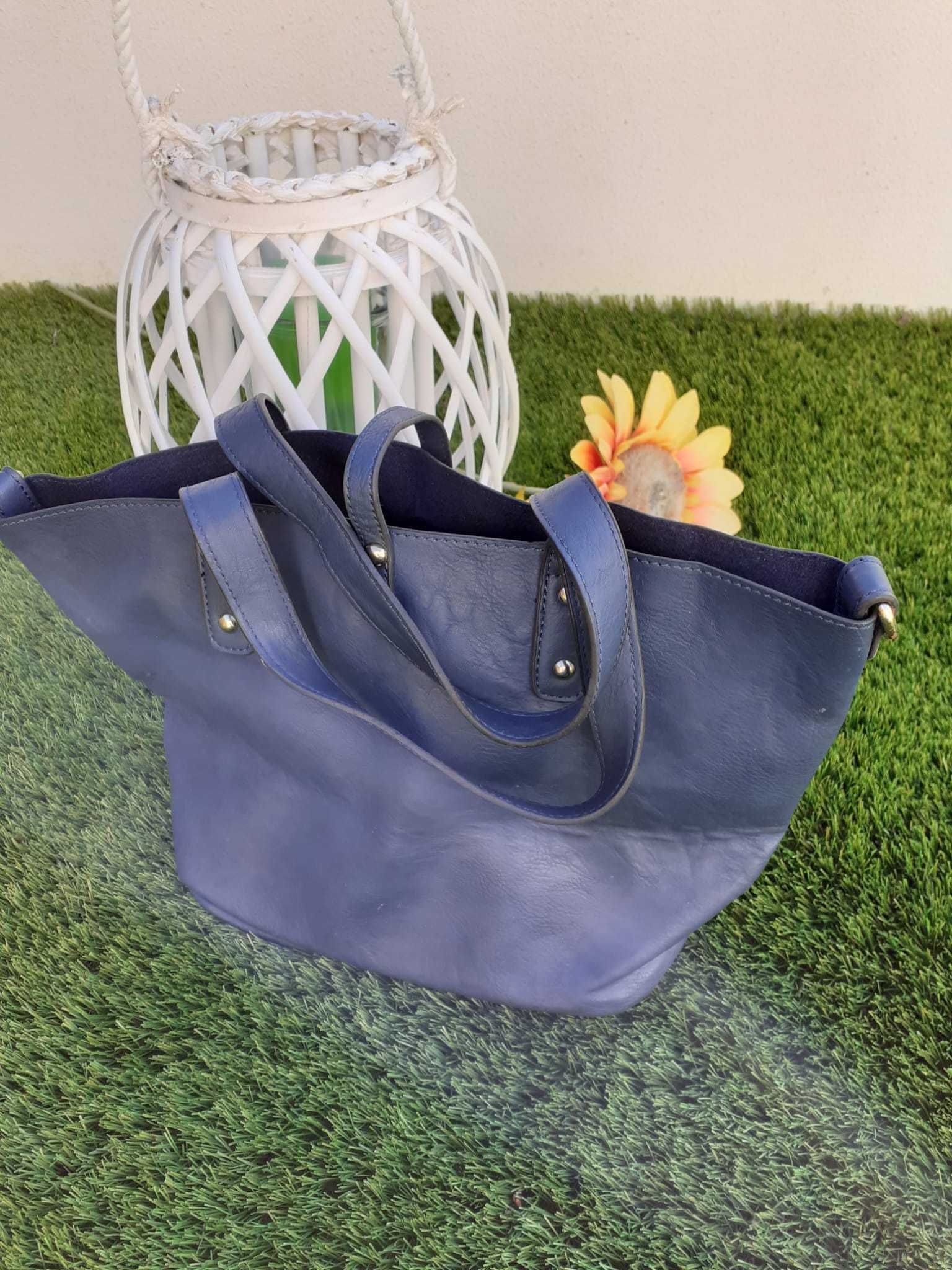 Mala azul escuro com bolsa interior